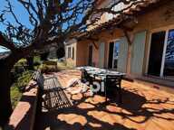 Villa traditionnelle de type 4 avec terrasses, garage, 1100 m² terrain arboré — photo 2