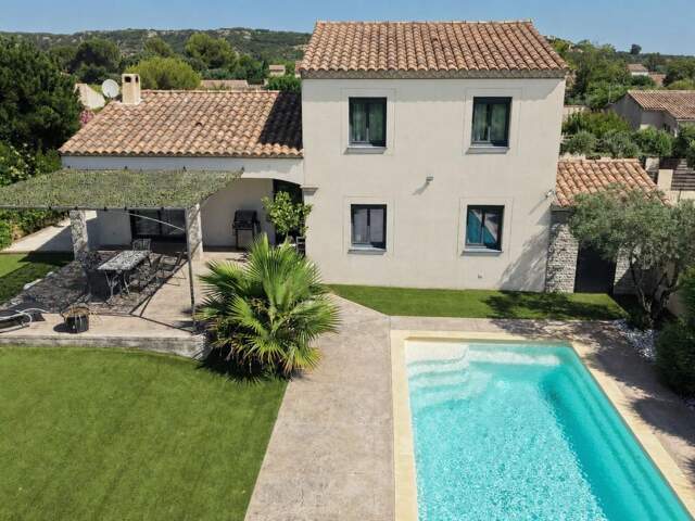 Maison À Vendre, 135 m², Terrain 635 m², 5 chambres, jardin clos avec piscine, Rochefort-du-Gard — photo du bien