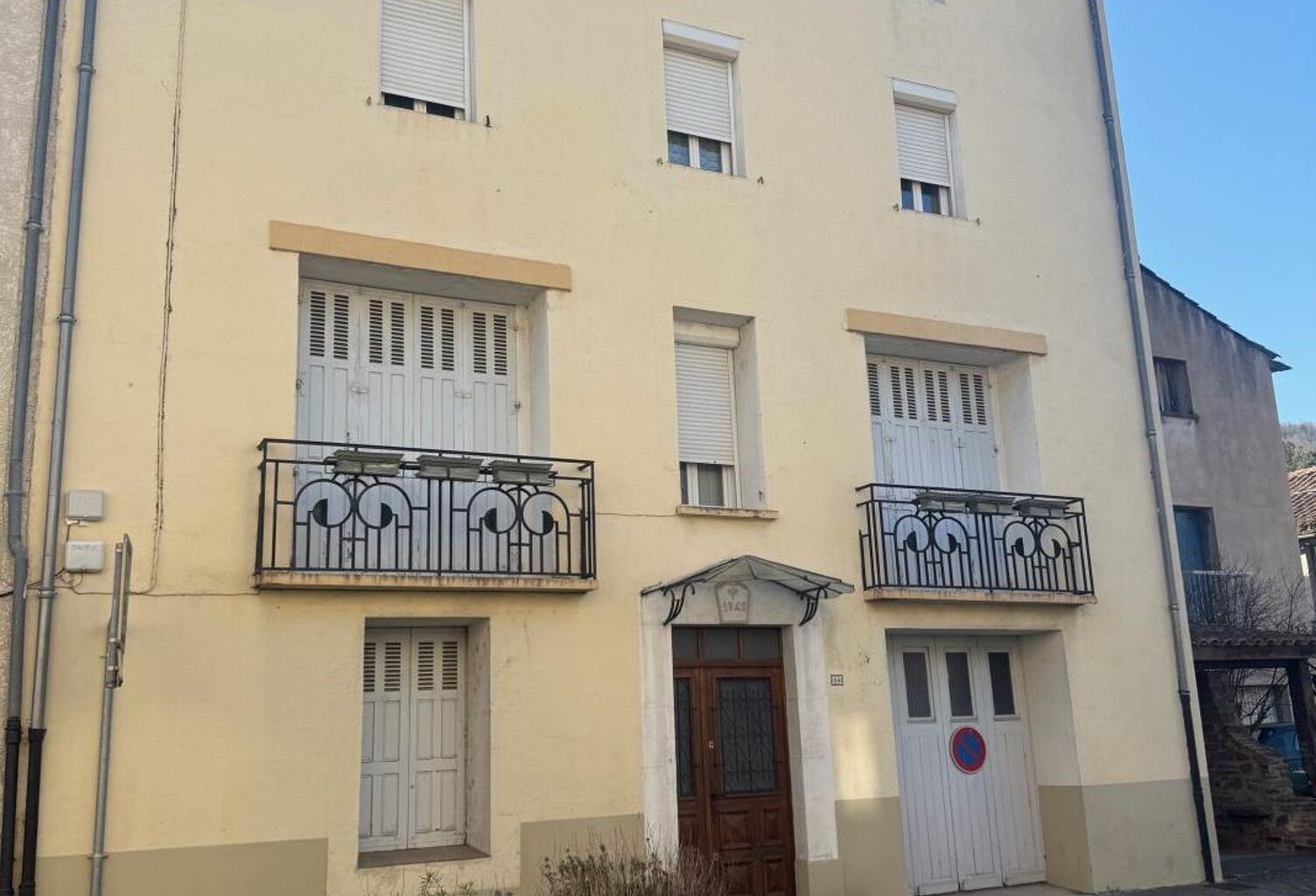 Maison de village avec jardin et garage — photo 1