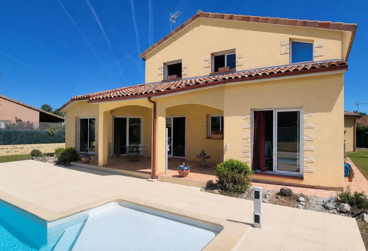Maison familiale T6 de 190 m² climatisée avec piscine sur terrain de 917 m² — photo 1