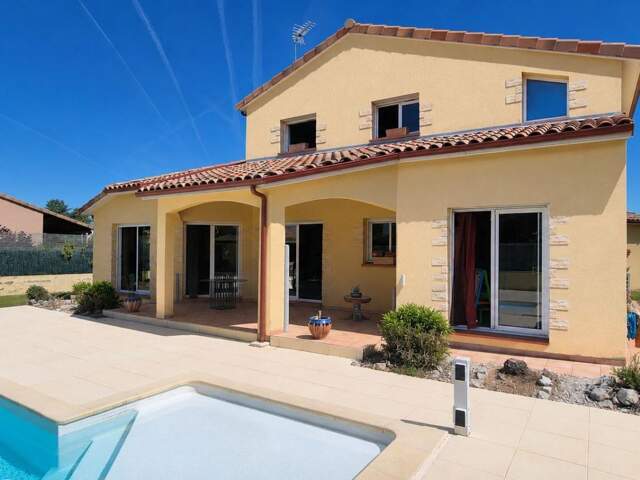 Maison familiale T6 de 190 m² climatisée avec piscine sur terrain de 917 m² — photo du bien