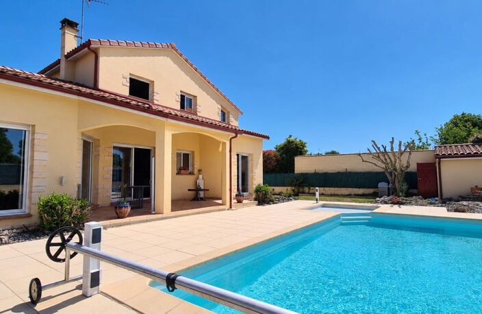 Maison familiale T6 de 190 m² climatisée avec piscine sur terrain de 917 m² — photo 2