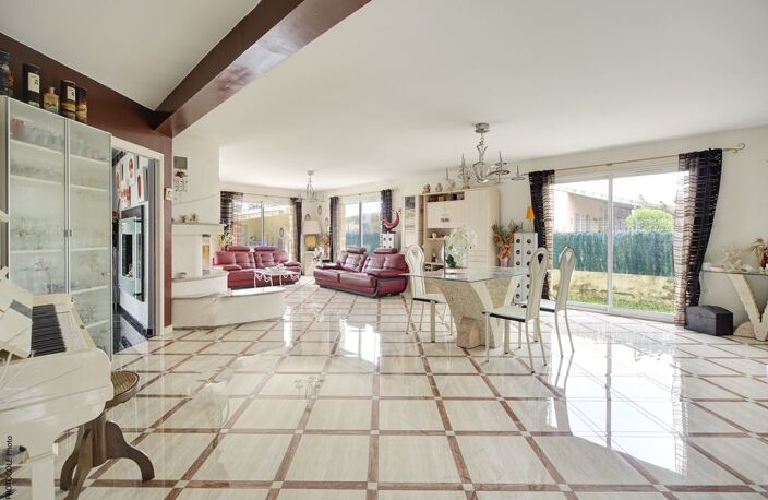 Maison familiale T6 de 190 m² climatisée avec piscine sur terrain de 917 m² — photo 3