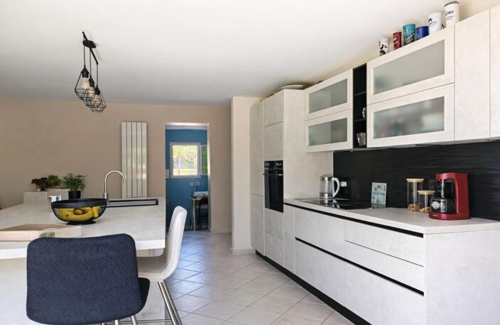 Pour vivre heureux vivons cachés! Caissargues plain-pied , 3 chambres , 450 m² de terrain avec piscine — photo 4