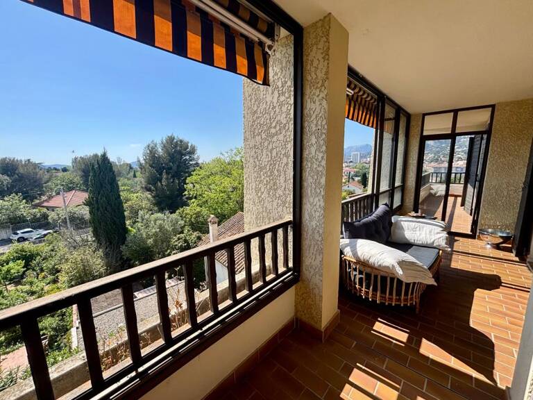 Toulon la Serinette (83000) - type 5 de 95m²- terrasse et parking — photo 1