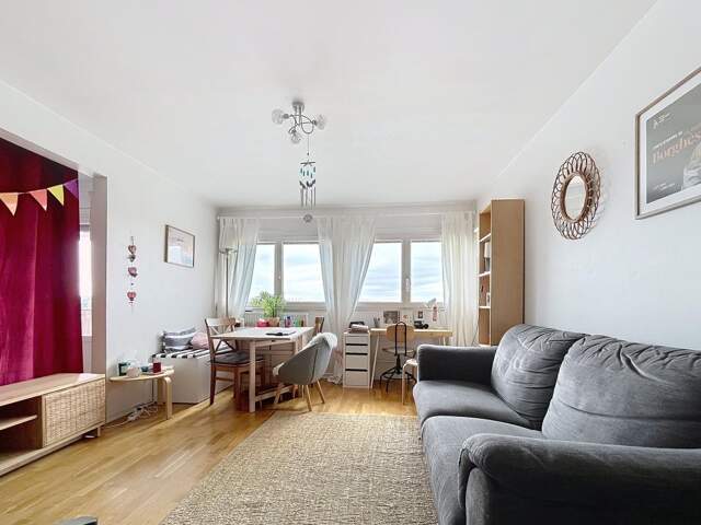 SPACIEUX 4 PIECES EN DERNIER ETAGE A VENDRE TOURS VELPEAU AVEC PARKING SOUS SOL — photo du bien