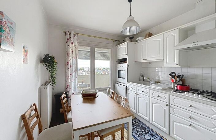 SPACIEUX 4 PIECES EN DERNIER ETAGE A VENDRE TOURS VELPEAU AVEC PARKING SOUS SOL — photo 3