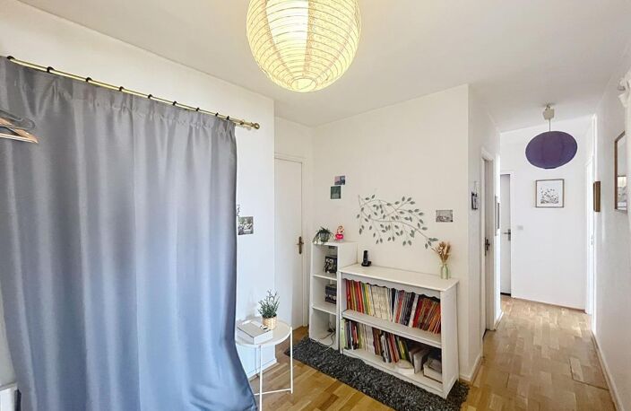 SPACIEUX 4 PIECES EN DERNIER ETAGE A VENDRE TOURS VELPEAU AVEC PARKING SOUS SOL — photo 4