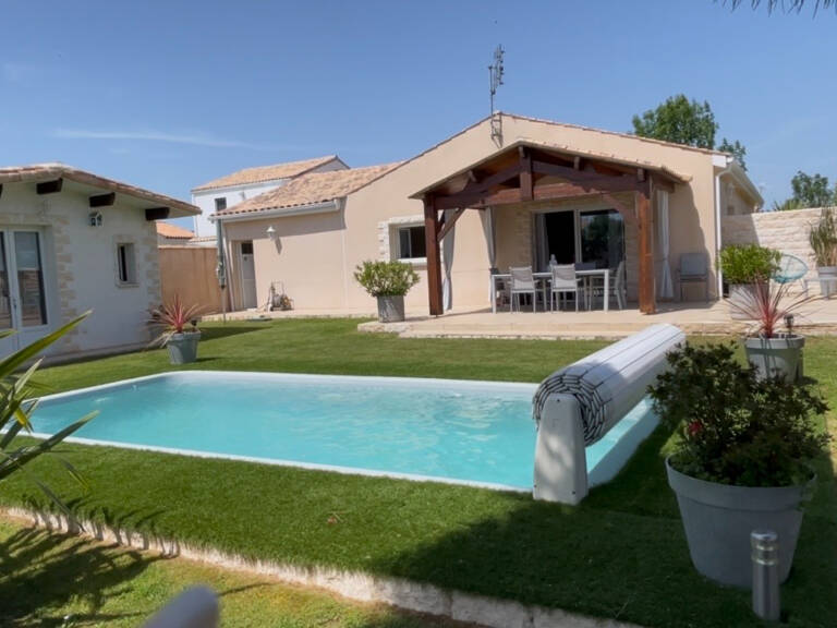 Maison Familiale de plain-pied avec piscine Soubise — photo 1