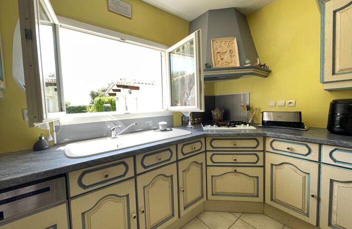 Maison Familiale de plain-pied avec piscine Soubise — photo 3
