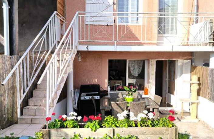À vendre - Charmante maison de village rénovée - Viry (39) — photo 5
