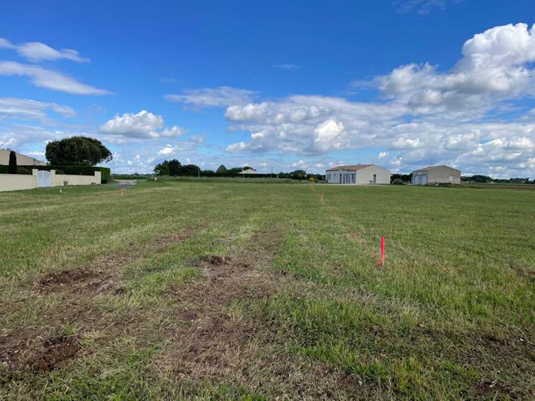 Archingeay Terrain constructible avec permis d'aménager 8 994 m² — photo 1
