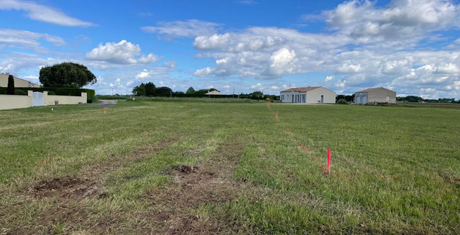 Archingeay Terrain constructible avec permis d'aménager 8 994 m² — photo 1