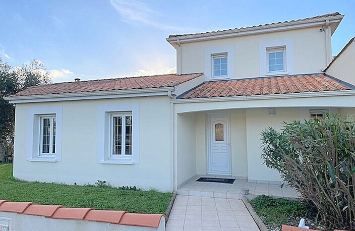 Maison familiale de 122 m² - 4 chambres -  jardin et piscine - 13 km de La Rochelle - 10 km de la Mer — photo 2