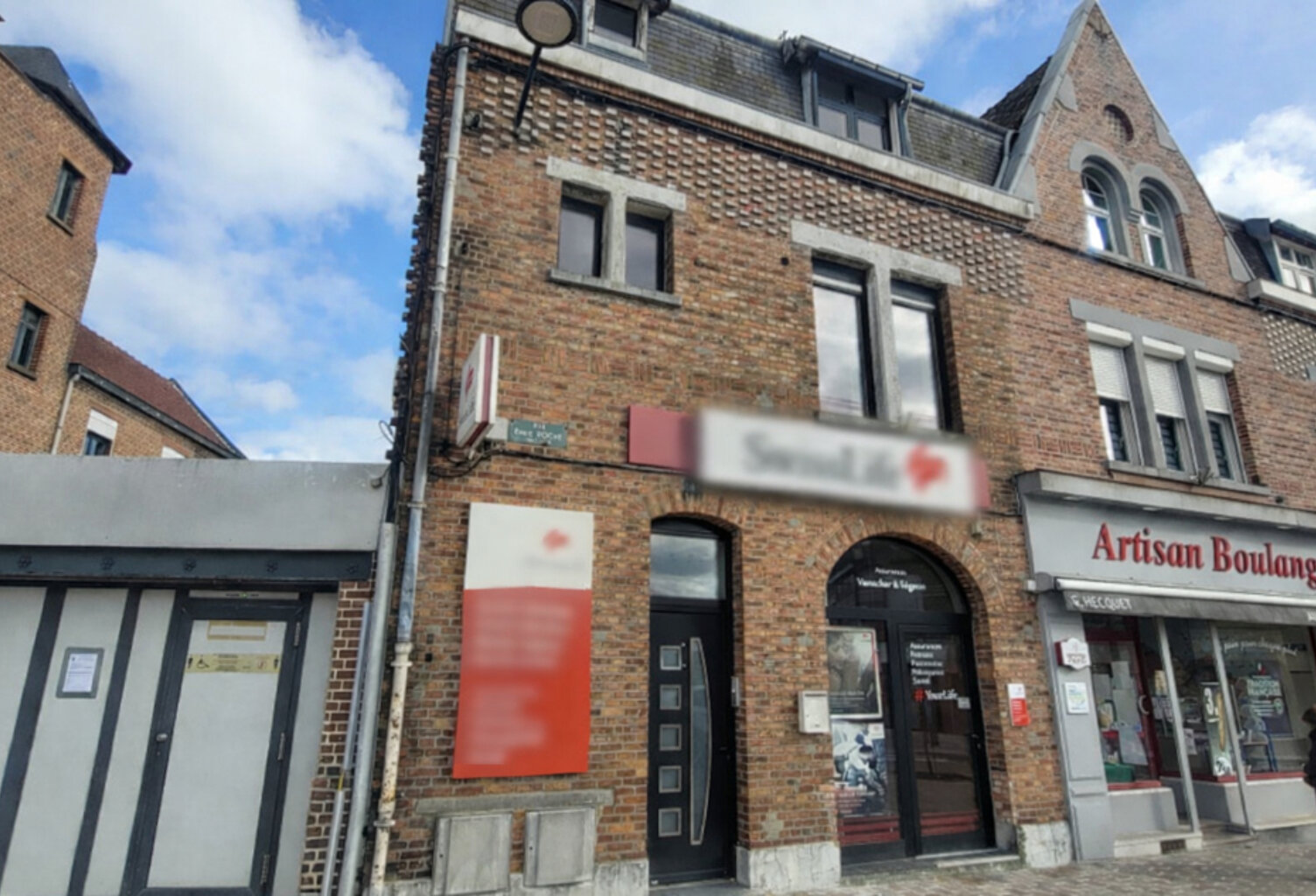 Immeuble mixte Estaires avec local commercial 100m² et 1T2 duplex — photo 1