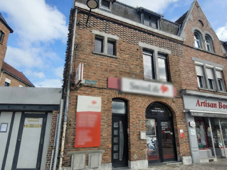 Immeuble mixte Estaires avec local commercial 100m² et 1T2 duplex — photo 1