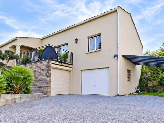 VILLA AVEC PISCINE ET GRAND GARAGE PROCHE CARCASSONNE — photo du bien