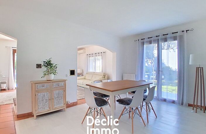 VILLA - 7 PIECES - 5 CHAMBRES - PISCINE - GARAGE - LE ROURET — photo 4