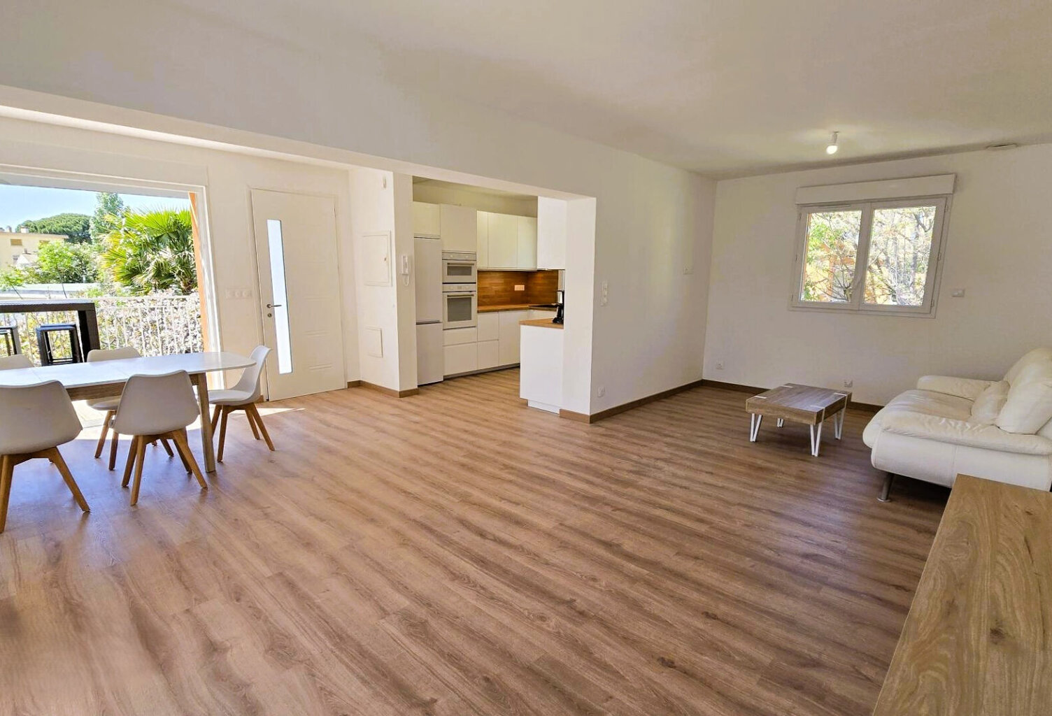 APPARTEMENT AU COEUR DE SANARY SUR MER  5 pièce(s) 93 m2 — photo 1