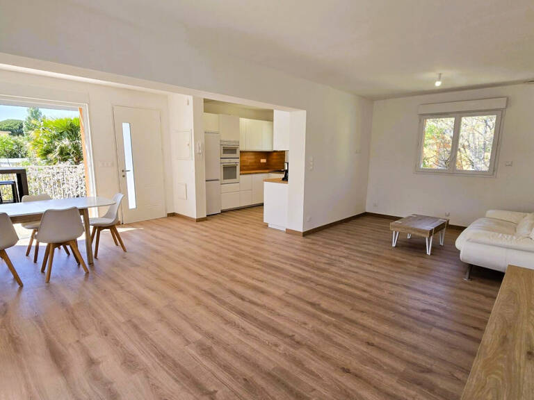 APPARTEMENT AU COEUR DE SANARY SUR MER  5 pièce(s) 93 m2 — photo 1