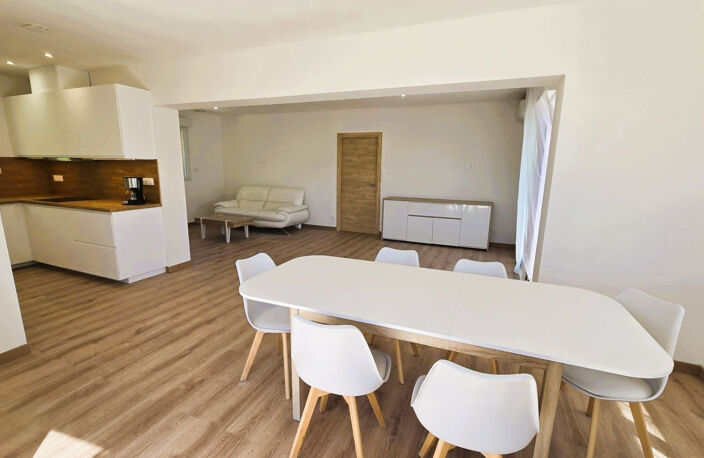 APPARTEMENT AU COEUR DE SANARY SUR MER  5 pièce(s) 93 m2 — photo 2