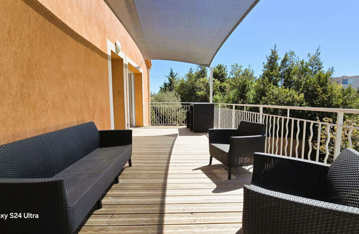APPARTEMENT AU COEUR DE SANARY SUR MER  5 pièce(s) 93 m2 — photo 3