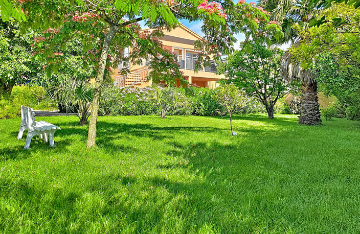APPARTEMENT AU COEUR DE SANARY SUR MER  5 pièce(s) 93 m2 — photo 4