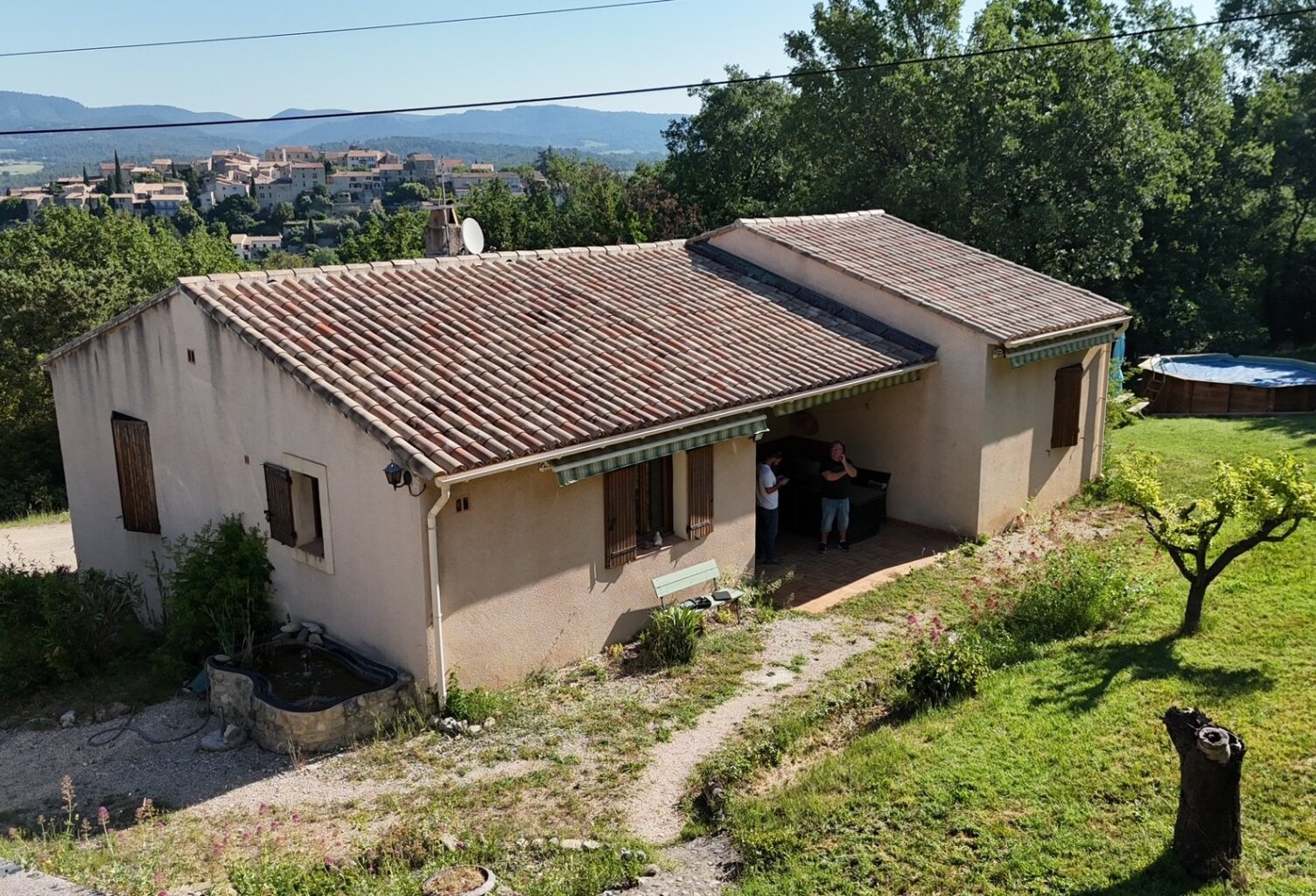 Villa traditionnelle T4, 2700m2 terrain — photo 1