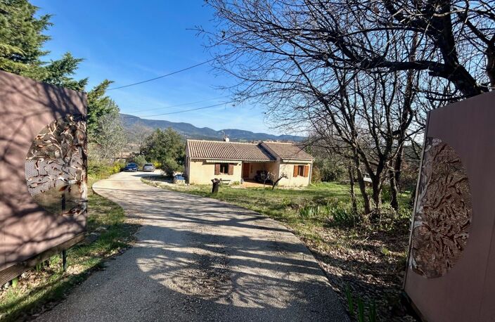 Villa traditionnelle T4, 2700m2 terrain — photo 3