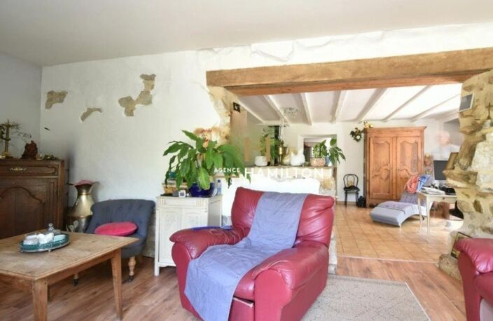 Charmante maison en pierre avec dépendances et fort potentiel. — photo 2