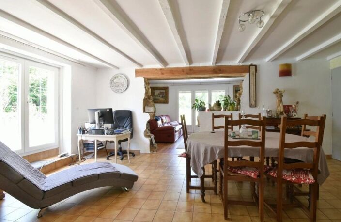 Charmante maison en pierre avec dépendances et fort potentiel. — photo 3