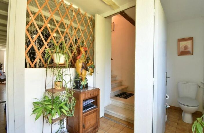 Charmante maison en pierre avec dépendances et fort potentiel. — photo 5