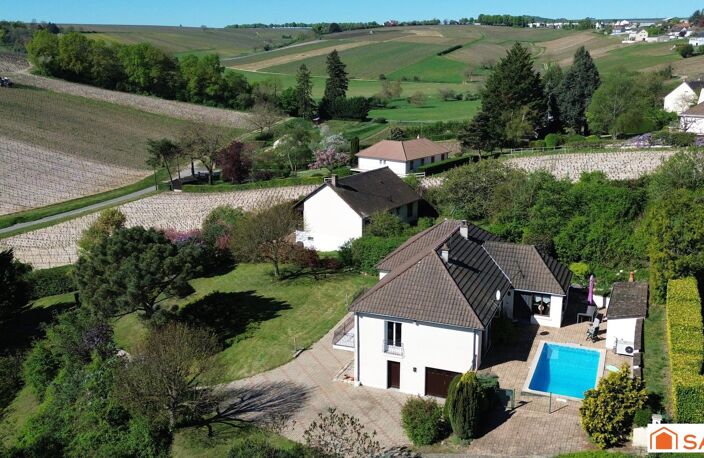 SPACIEUSE MAISON 5 CHAMBRES AVEC PISCINE ET VUE — photo 4