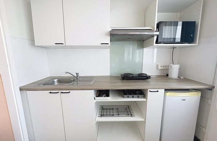 STUDIO MEUBLE DE 26m2 - A 5 MN A PIED DU RER C ET D JUVISY — photo 3