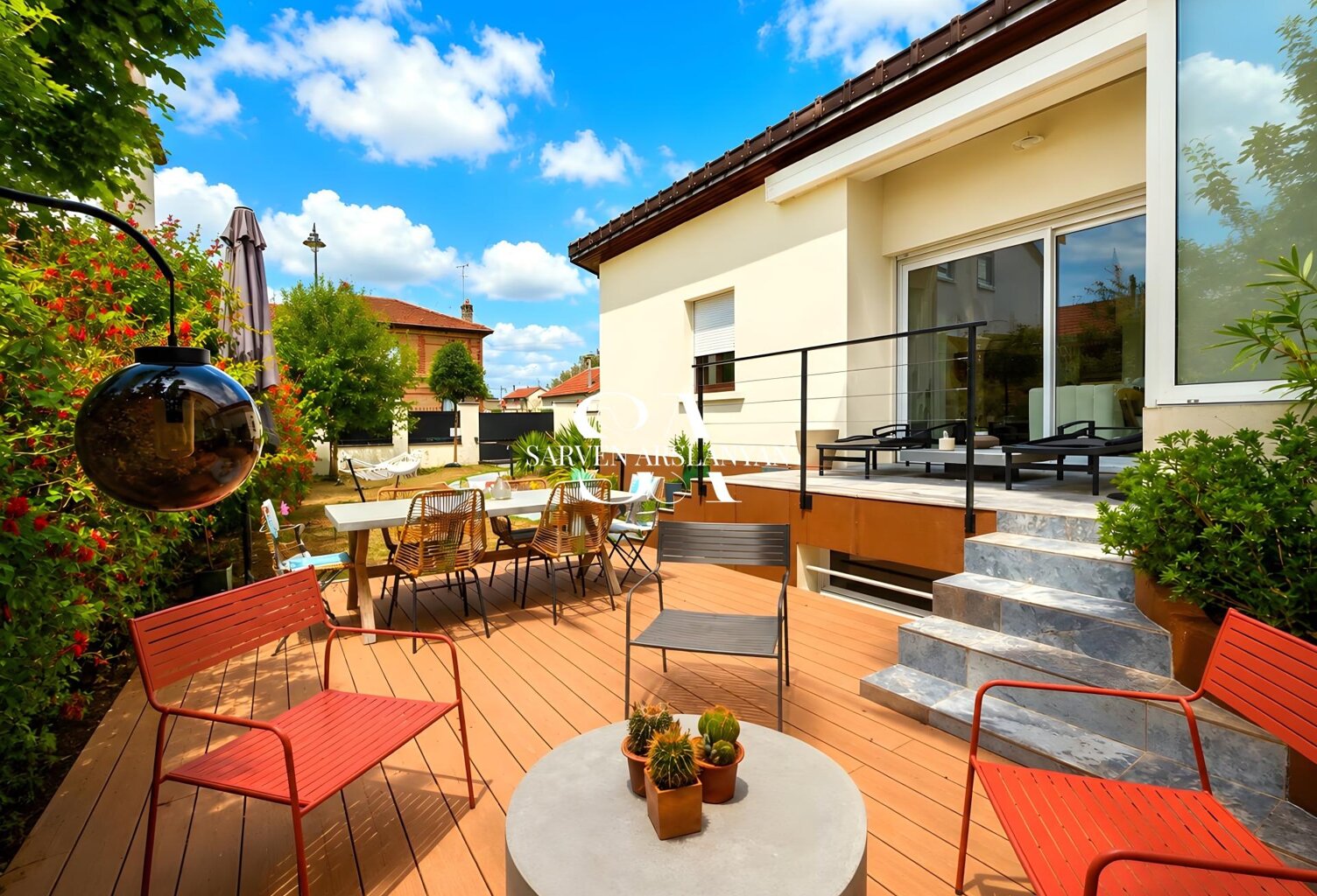 Maison familiale entièrement rénovée de 5 pièces et 3 chambres de 137 m², métro à 500 m. — photo 1
