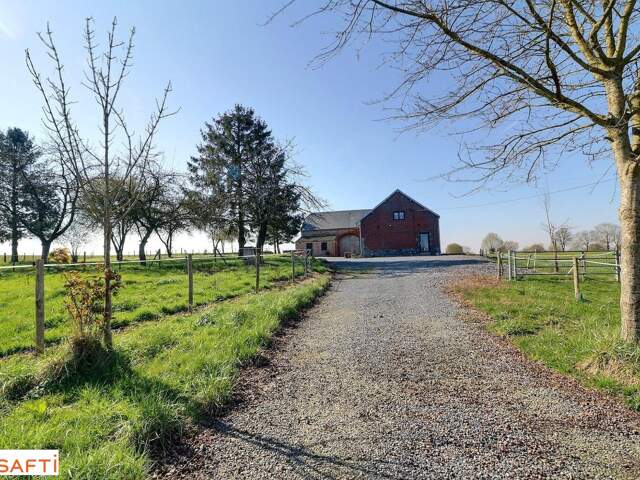 Magnifique rénovation pour cette ferme avec sa grange et ses dépendances dans un environnement exceptionnel, le tout sur plus de 6000 m2 . Le calme assuré ! — photo du bien