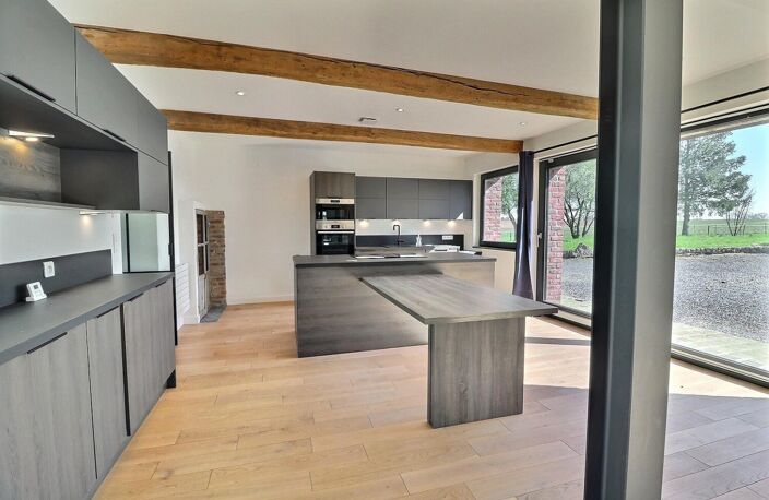 Magnifique rénovation pour cette ferme avec sa grange et ses dépendances dans un environnement exceptionnel, le tout sur plus de 6000 m2 . Le calme assuré ! — photo 5