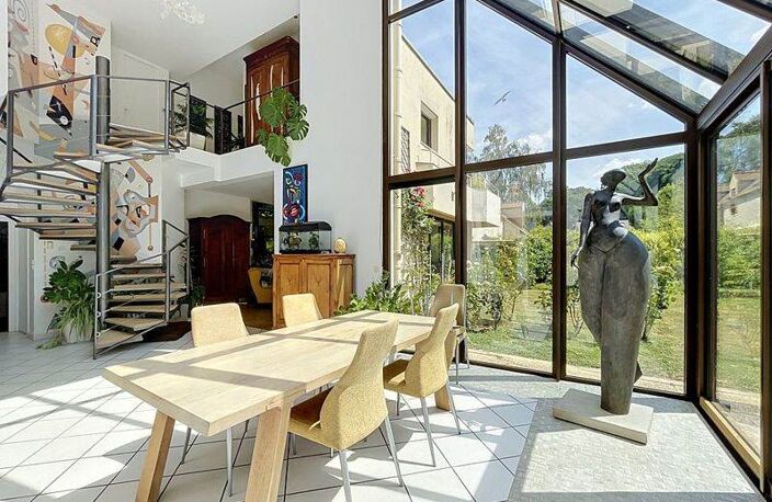 Contemporaine de 8 pièces principales — photo 2