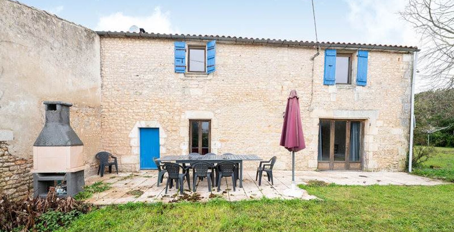 Vente maison 5 pièces 140 m² Saint-Just-Luzac (17320) — photo 1