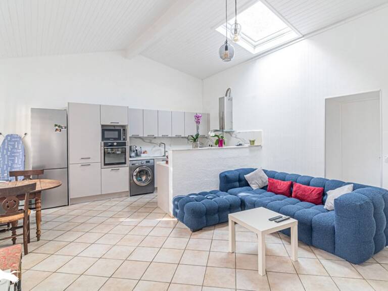 Maison en pierre de 3 pièces principales — photo 1