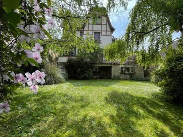 Maison 7 pièces 143 m² à Parmain — photo du bien