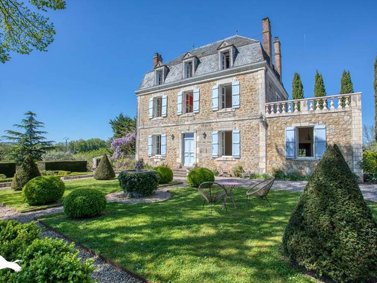 Maison en pierre de 9 pièces principales — photo 1