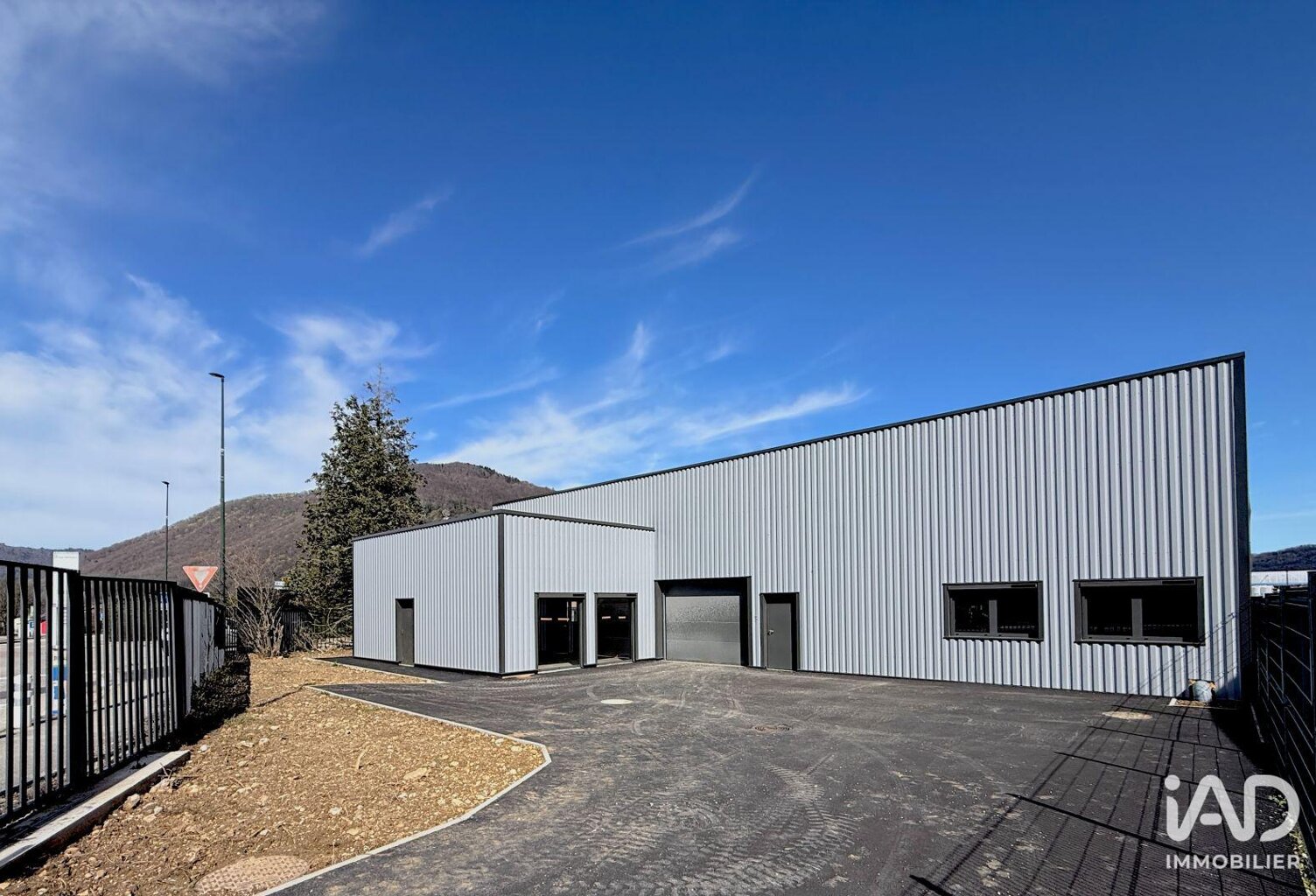 Vente Local d'activités 750 m&sup2; — photo 1