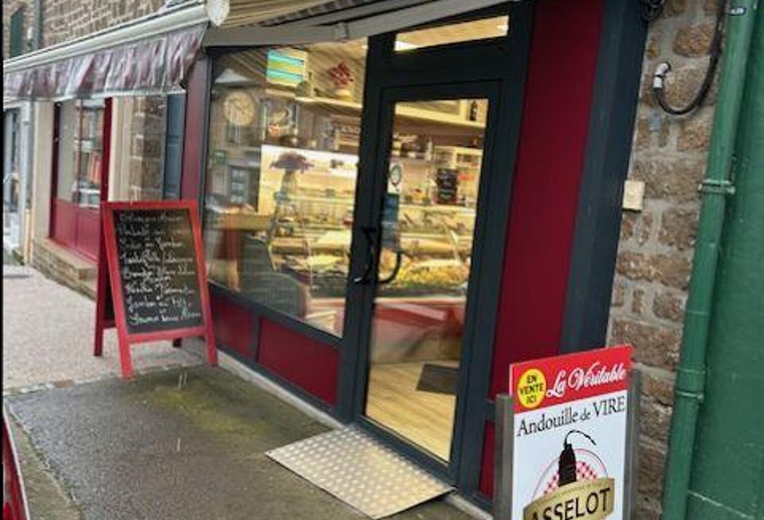 Vente Boutique/Local commercial 150 m&sup2; — photo 1