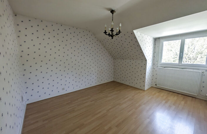 A VENDRE LE MANS - MAISON 5 CHAMBRES BUREAU GARAGE — photo 4