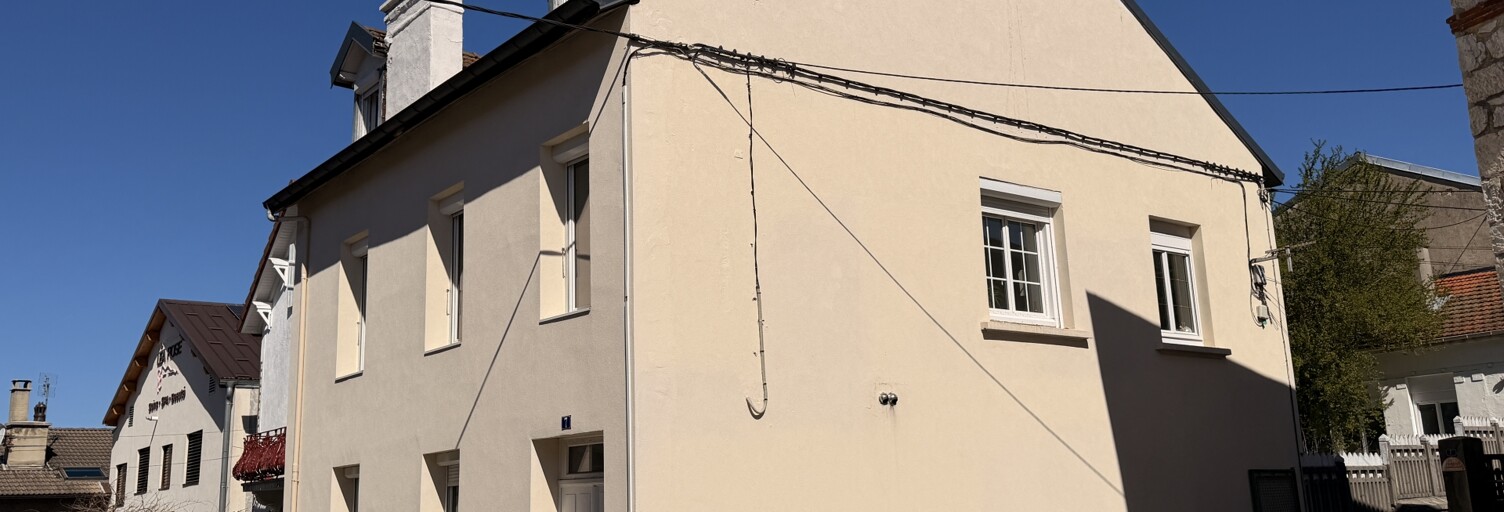 Maison 10 Pièces 200 m² à vendre à Oyonnax (01100)