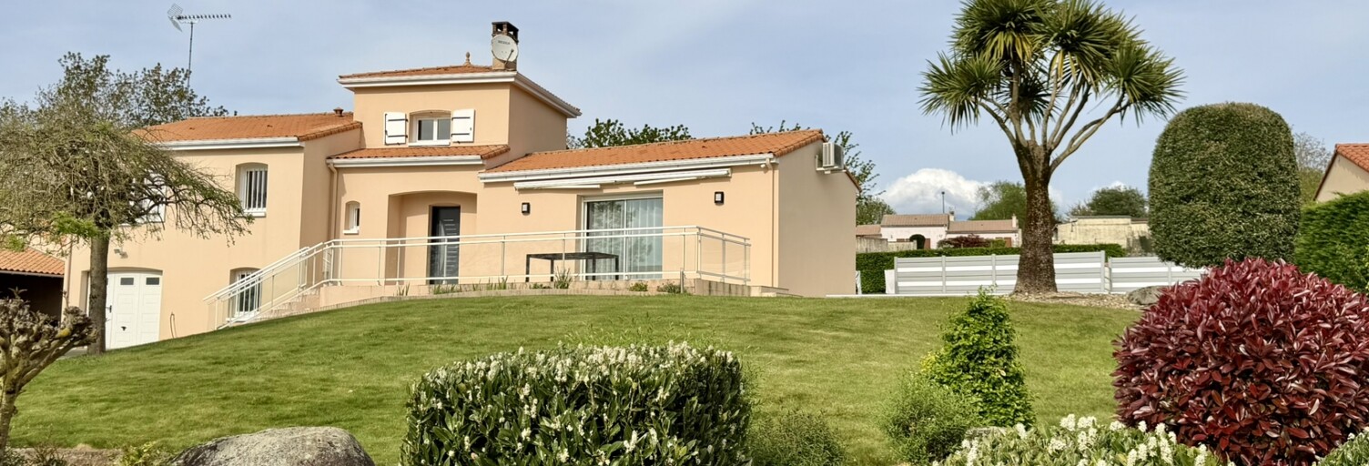 Maison 5 Pièces 126 m² à vendre à Mervent (85200)