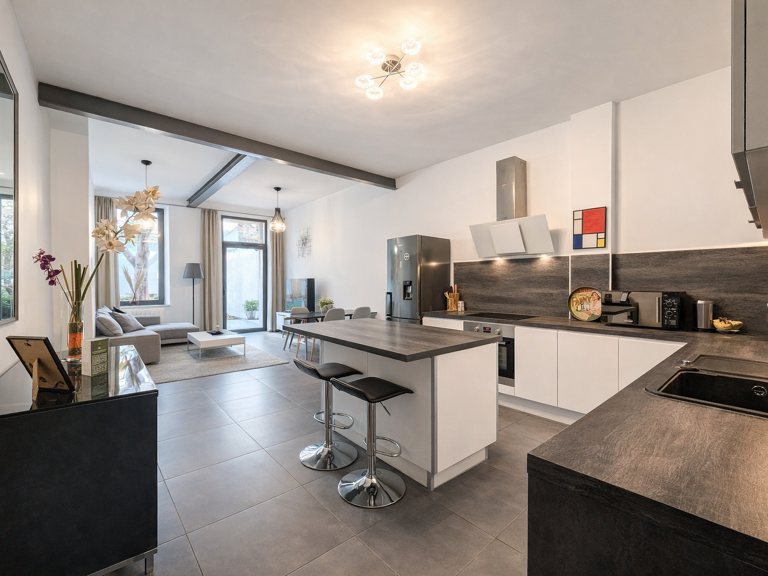 Local commercial d’exception avec jardin privatif de 100 m2   Boulevard Longchamp — photo 1