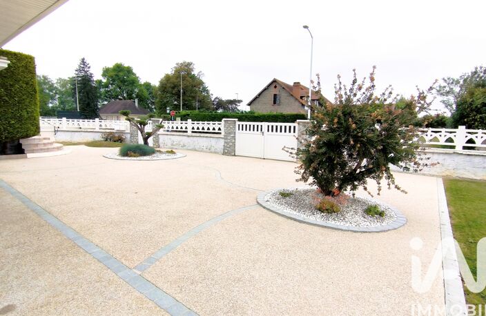 Vente Maison/villa 8 pièces — photo 2