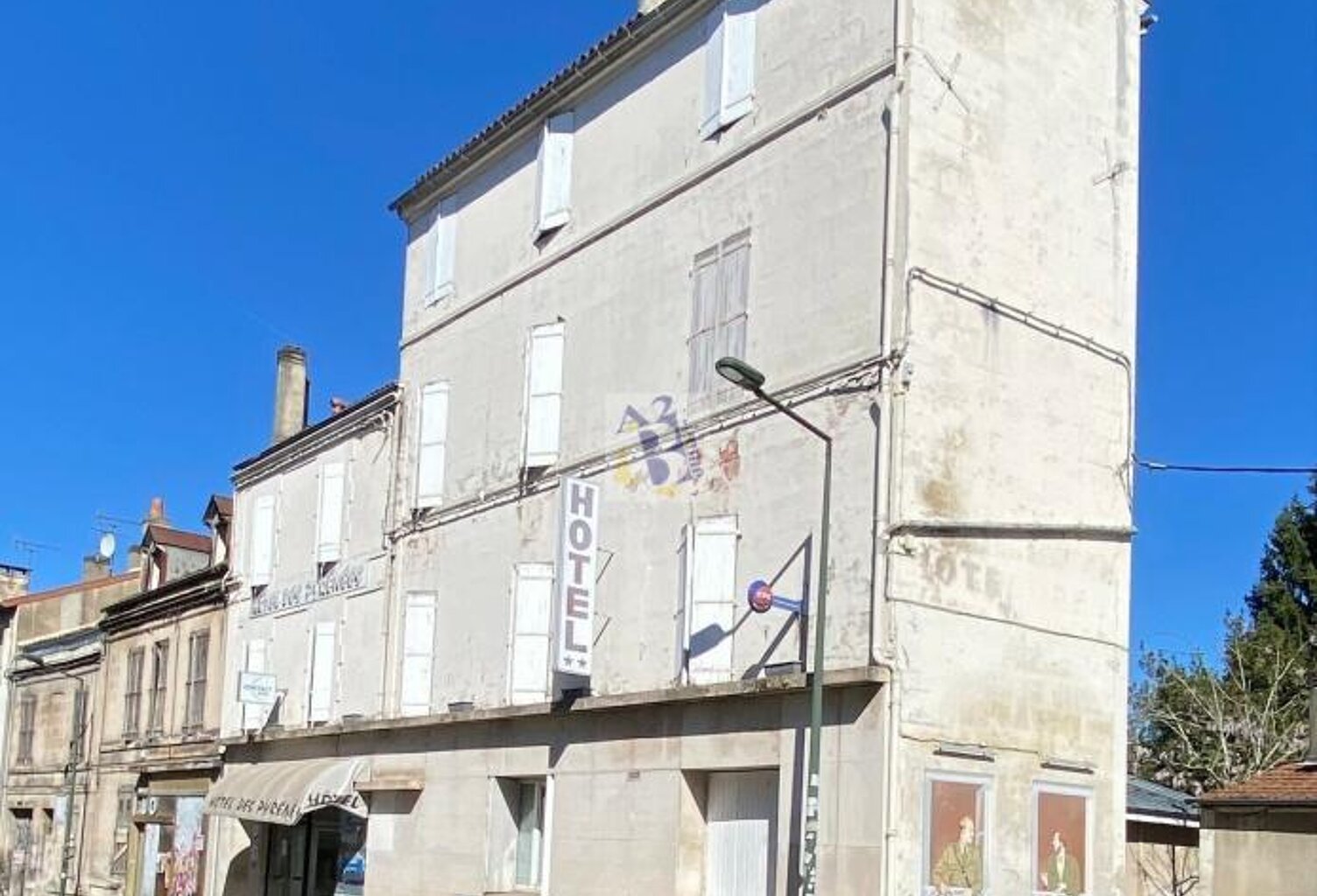 IMMEUBLES centre ville ANGOULEME — photo 1